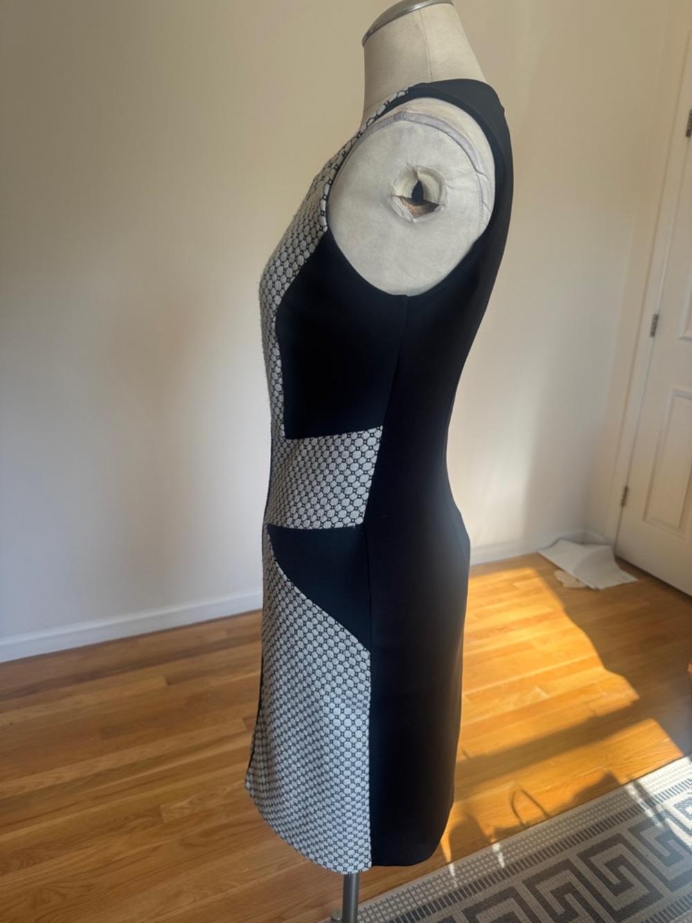 Explosion black and white Patterned Sheath Dress